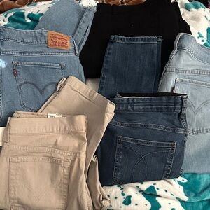 Levi's Women's Straight Leg Jeans in Light Blue, Dark Blue, Black, and Ck.  16w